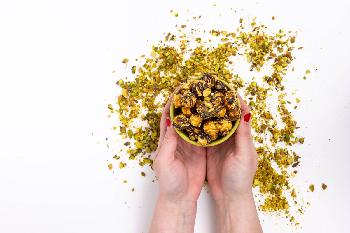 Dubai Chocolate-Inspired Salted Caramel Popcorn with Pistachios – Gift Cylinder
