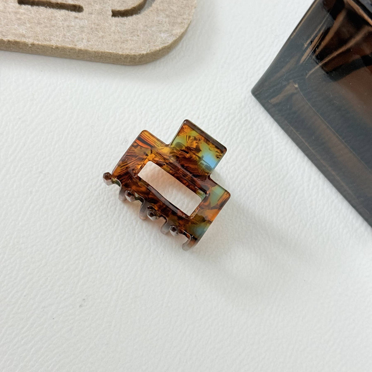 Retro Geometric Openwork Acetate Mini Hair Claw Clip