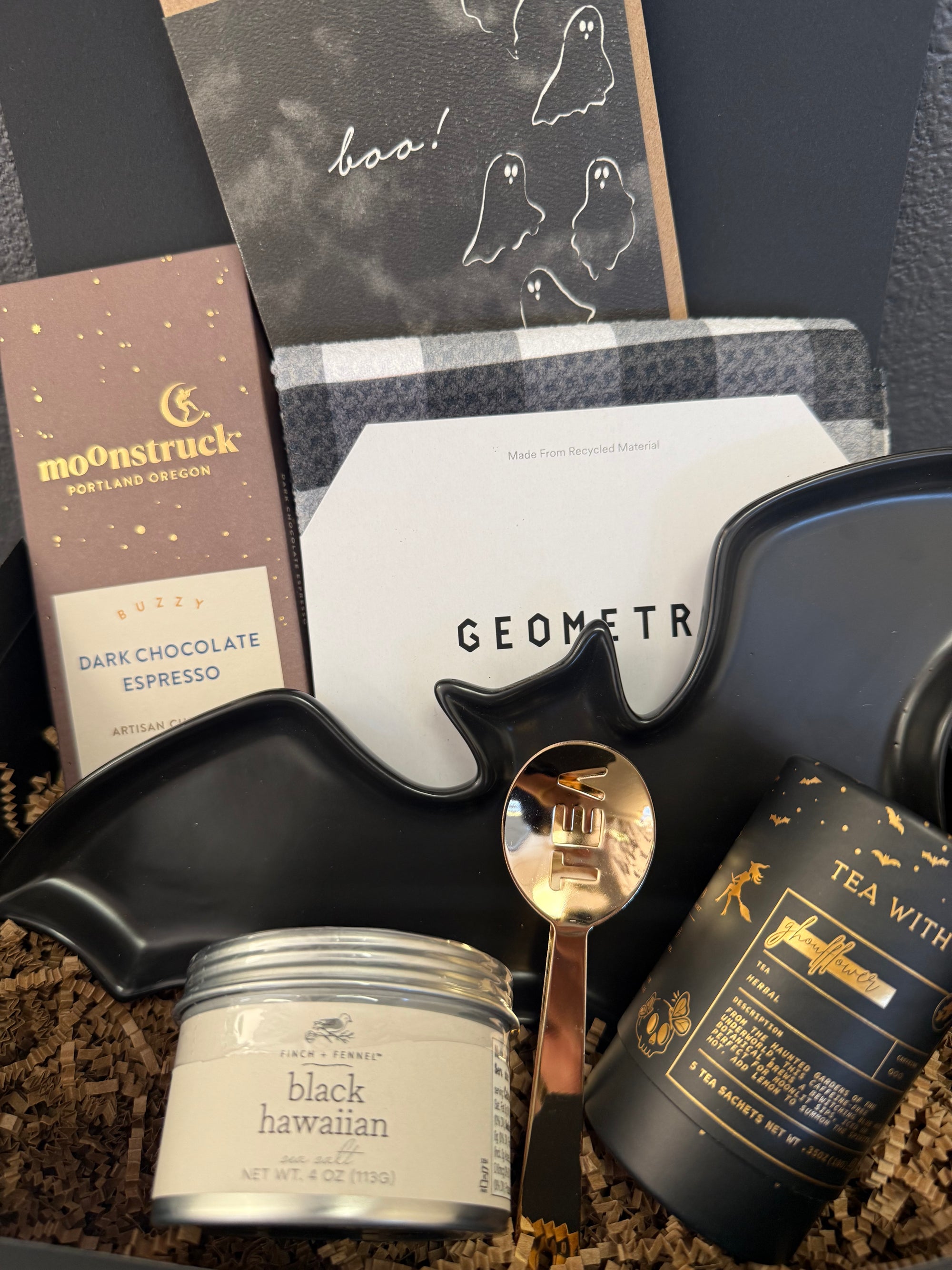 Boo Box Bundle – pre-made Halloween gift box with treats and spooky decor.