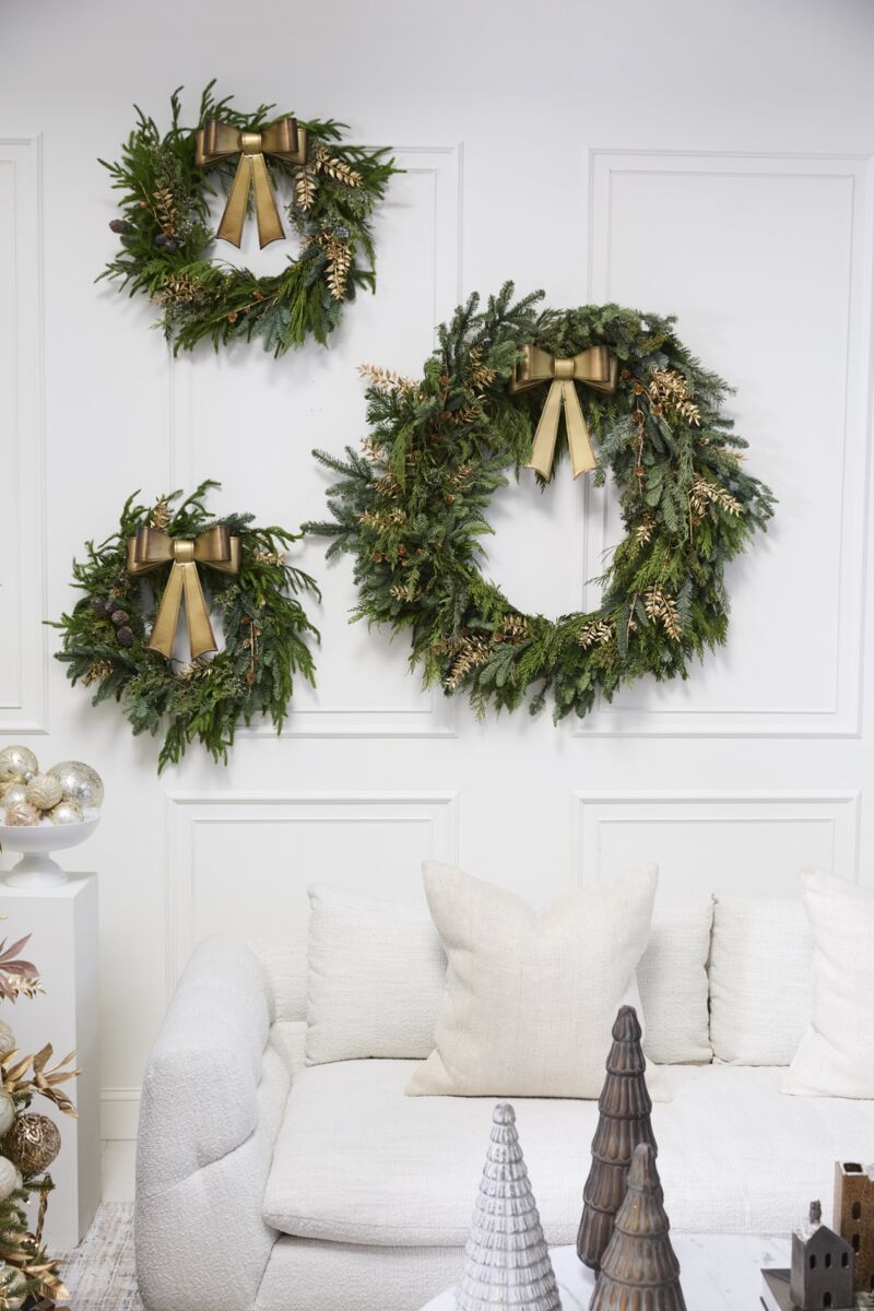Bow Wreath – Aged Brassy Metal Holiday Bow Décor (11.5")