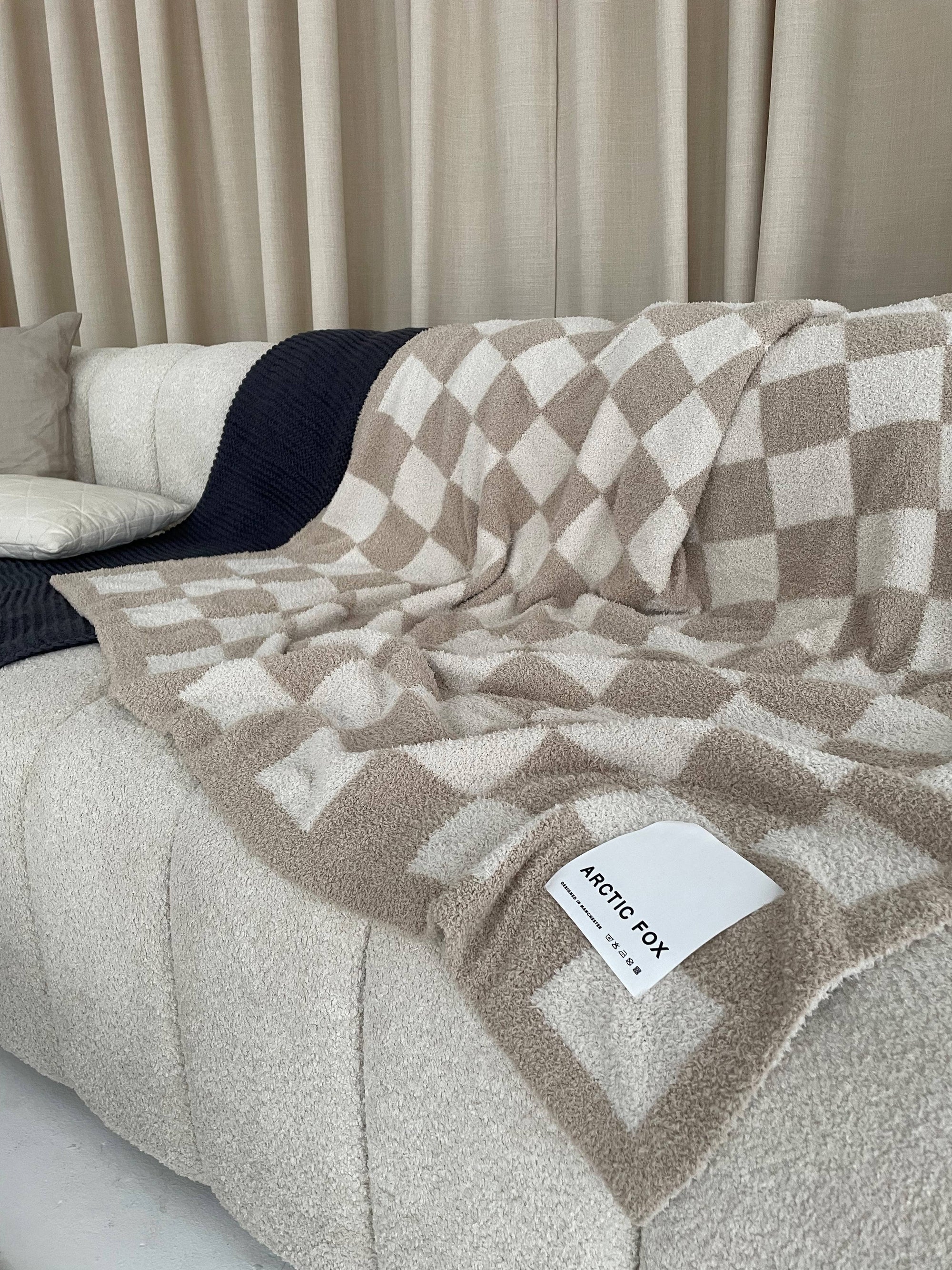 Cozy teddy fleece blanket with checkered pattern, ideal for holiday home decor