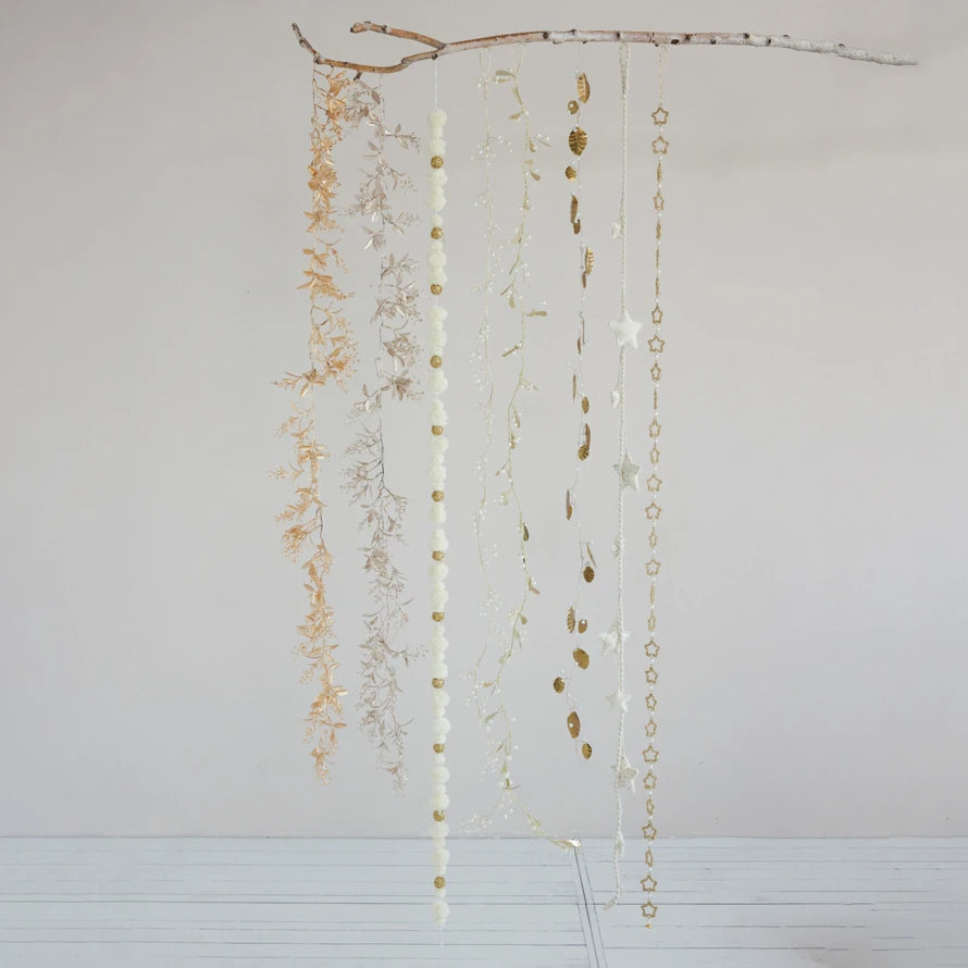 Gold Metal Wire Garland with Faux Pearls – Elegant Decorative Garland